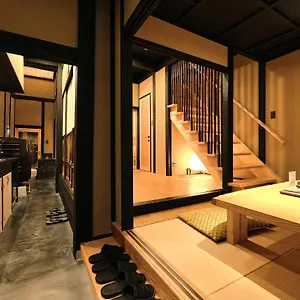 Tsumugi Hachijominamotocho アパート